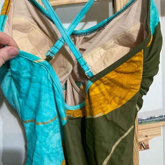 Carol Wior one piece, green gold blue, wired support cross back size 18/XL - Picture 6 of 8